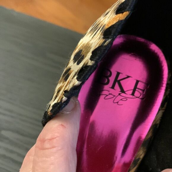 BKE Size 7 platform open toe strappy heels. Animal print - Picture 7 of 12